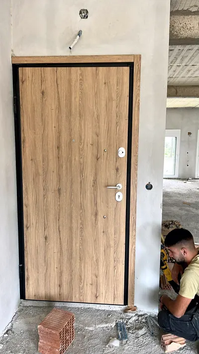 Πόρτα εισόδου αλουμινίου κατασκευής Aluminium Systems Γιαννούλος