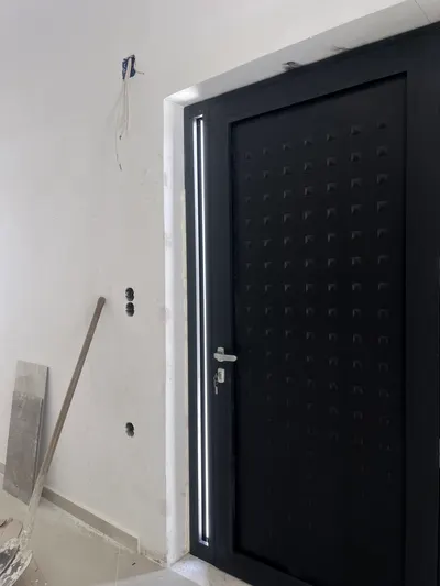 Πόρτα εισόδου αλουμινίου κατασκευής Aluminium Systems Γιαννούλος