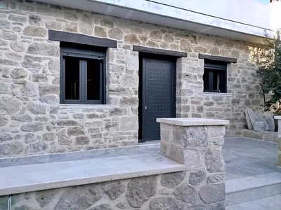 Κουφώματα σε πέτρινη κρητική κατοικία, Aluminium Systems Γιαννούλος